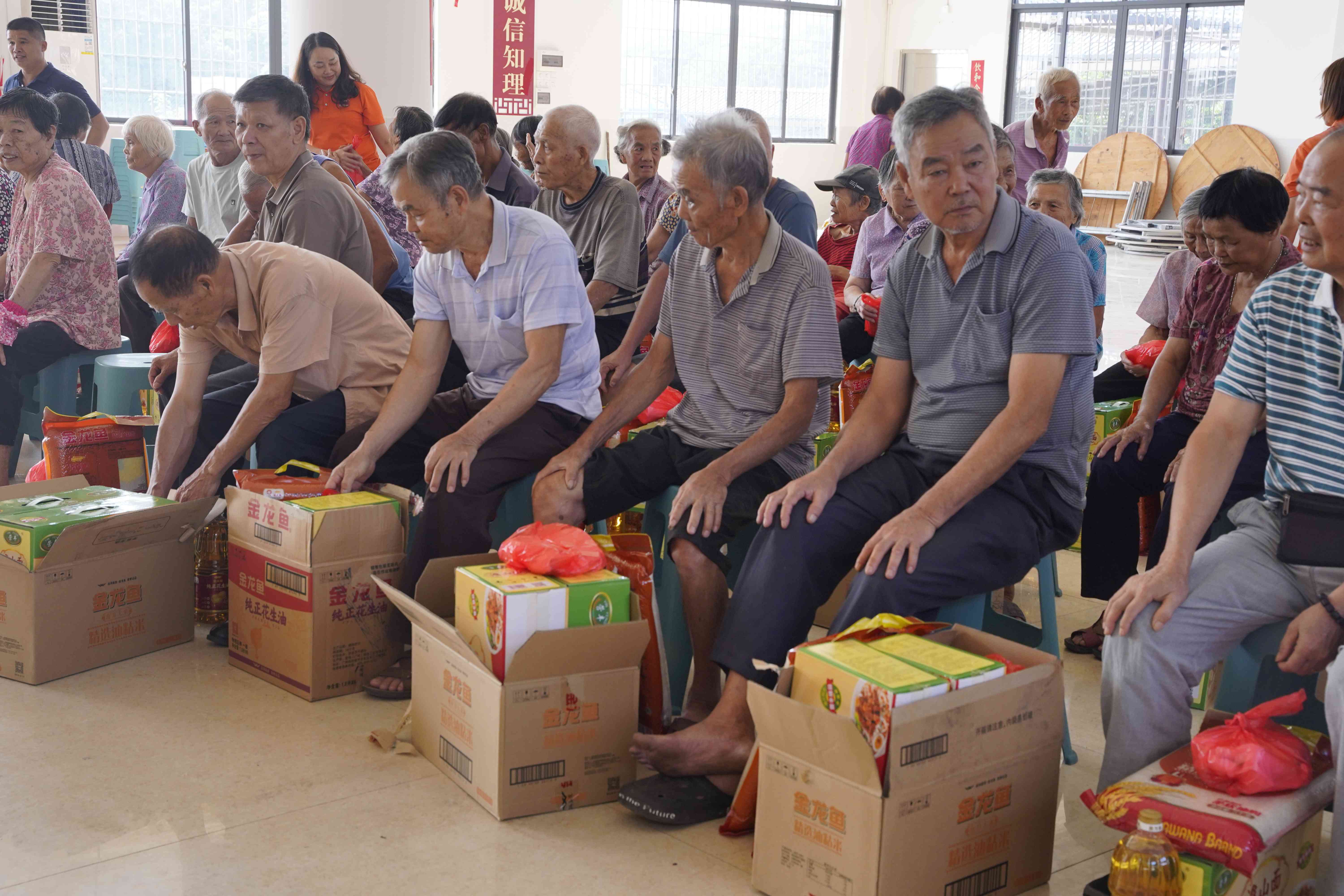 爱老有温度 中秋情更浓 | 丝瓜sigua55com电线电缆开展中秋敬老慰问活动